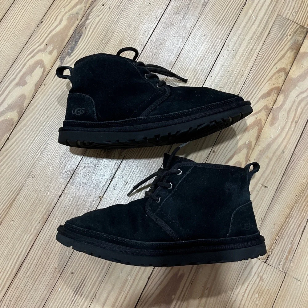 UGG Neumel Chukka Boots Mens 9 Black Suede Lace Up Sheepskin Lined 3236 comfort